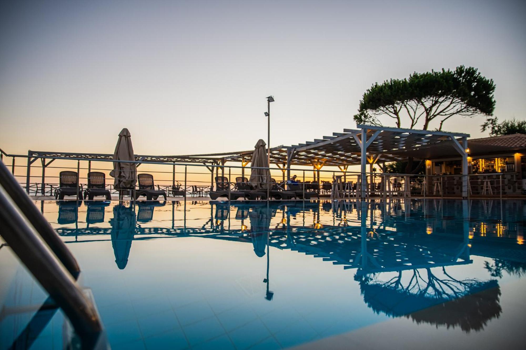 ماراثوبوليس Mesogeios Hotel المظهر الخارجي الصورة