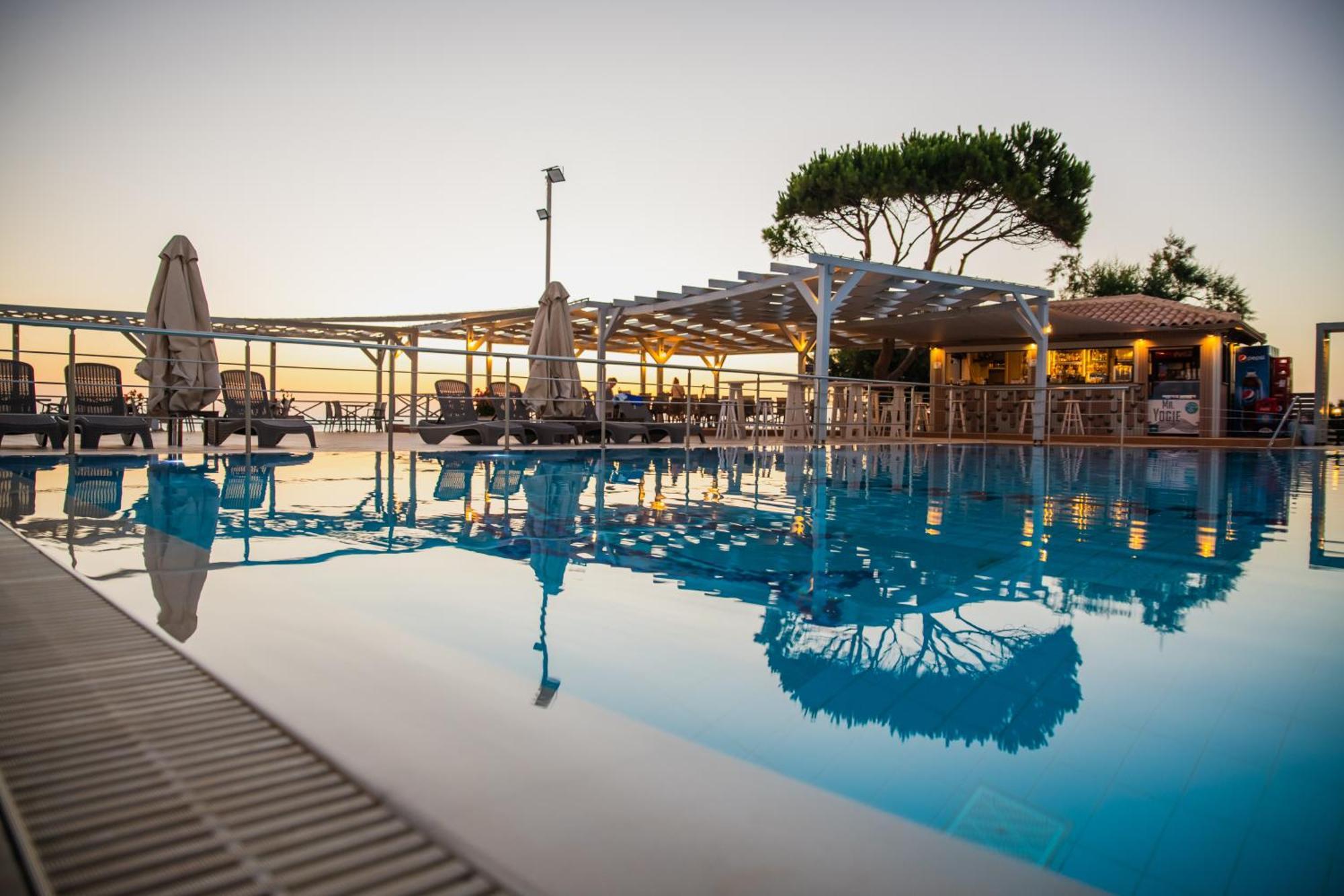 ماراثوبوليس Mesogeios Hotel المظهر الخارجي الصورة